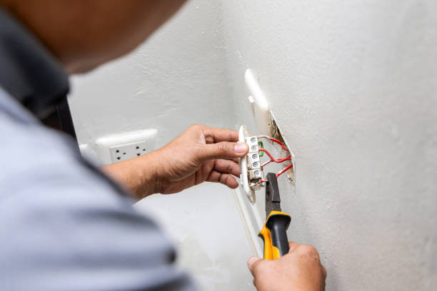 Best Affordable Emergency Electrician  in Cloverdale, CA